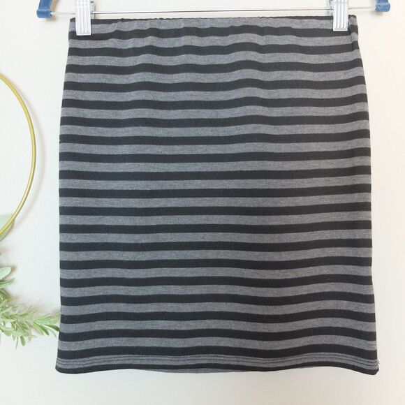 BDG Gray Black Striped Mini Skirt Size Small - Picture 7 of 7